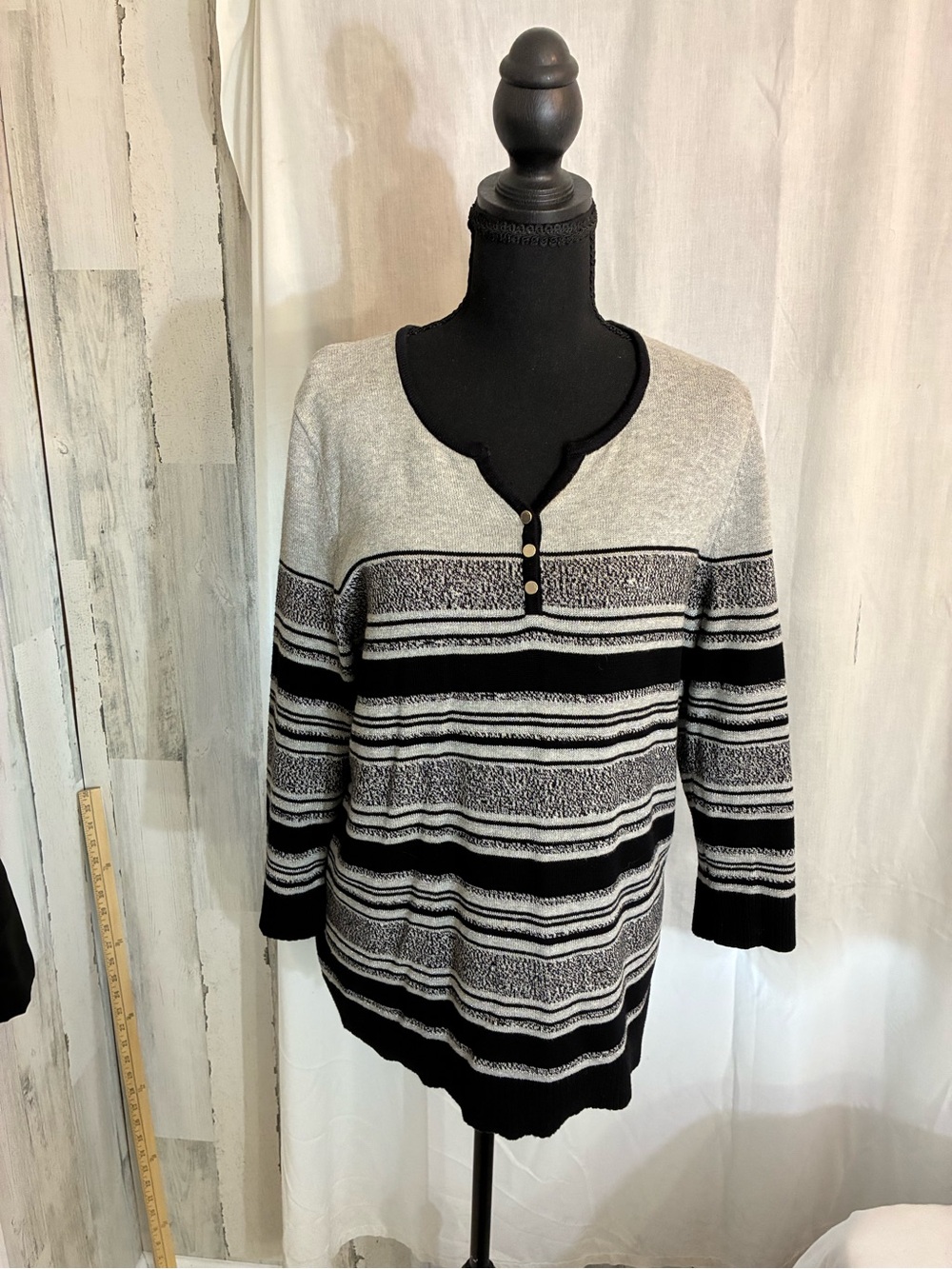 Liz Claiborne Black and Gray Striped Crewneck Sweater Sz L